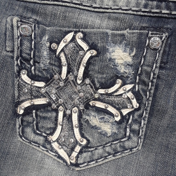 Miss Me Denim Capris - Picture 3 of 5